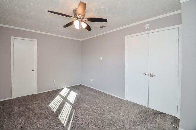 Building Photo - 18723 Lippizaner Dr