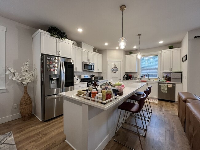 Building Photo - Open Concept 4BR Home with Island Seating, Loft & Spacious Living Room