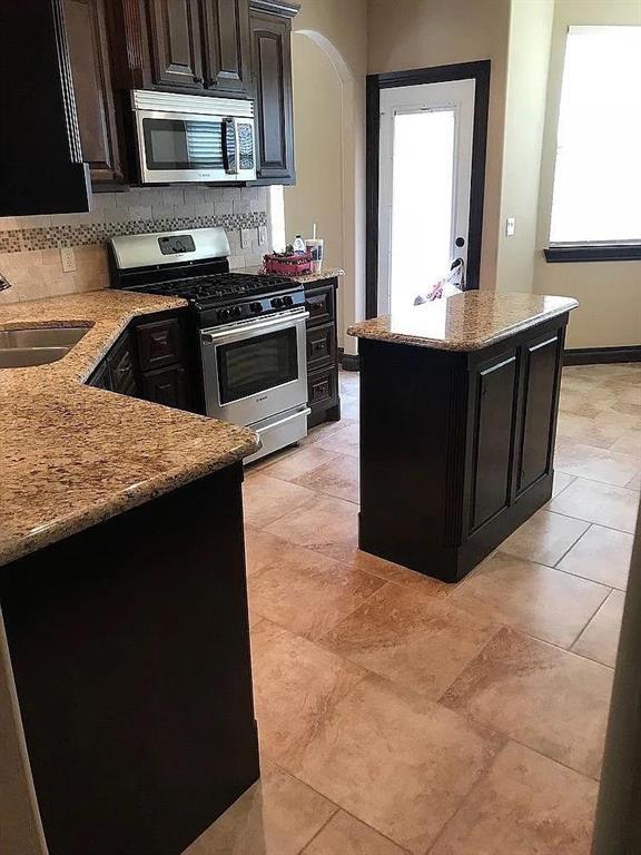 Building Photo - 3624 Oakridge Cir