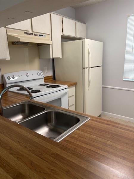 Building Photo - 8850 Royal Palm Blvd