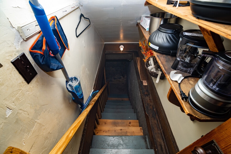 Building Photo - 308 E Linn St