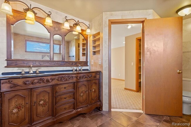 Building Photo - 37701 Fleetwood Dr