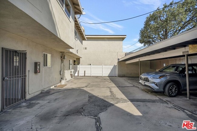 Building Photo - 932 Wilcox Ave