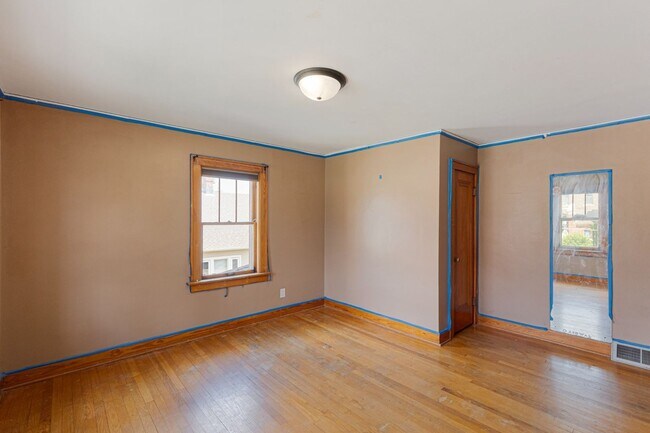 Building Photo - Charming 4 Bed, 2 Bath Home Steps from Elmwood Park