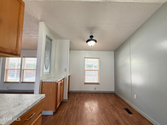 Building Photo - 5941 Sixta Dr