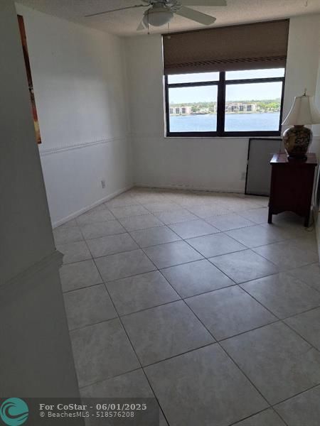 Building Photo - 105 Lake Emerald Dr