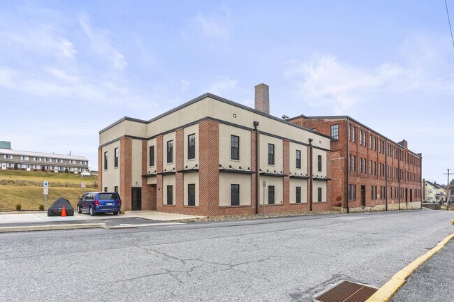 Building Photo - Lombard Commons
