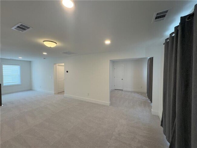 Building Photo - 1255 Westshore Dr