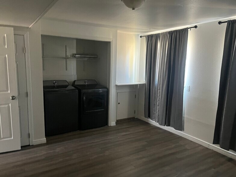 Building Photo - 4026 Shelley Ave