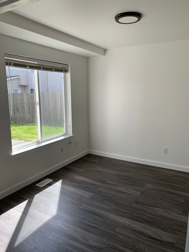 Building Photo - Updated 3 Bedroom Home Near Barkley Village