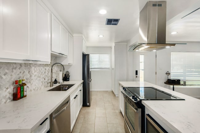 Building Photo - 7731 N 17th Dr