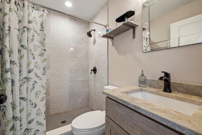 Building Photo - 8602 Oak Park Ave