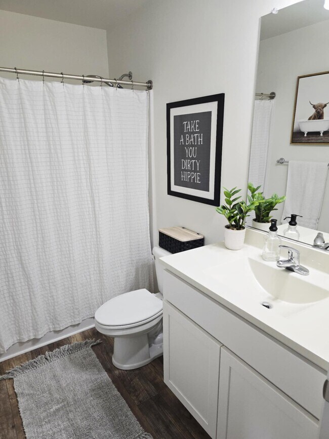 Building Photo - 509 Melrose St