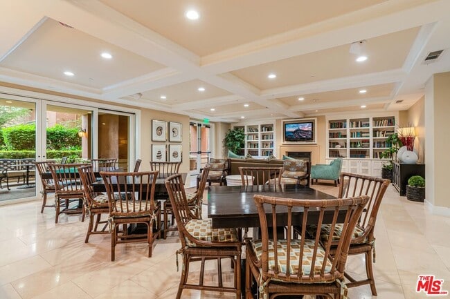 Building Photo - 6241 Crescent Park W
