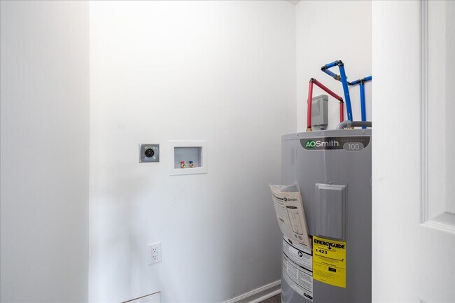 Building Photo - 4004 Grand Ave