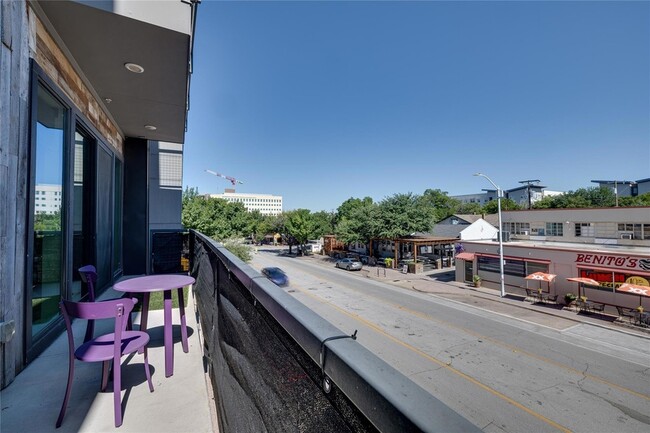 Building Photo - 1455 W Magnolia Ave