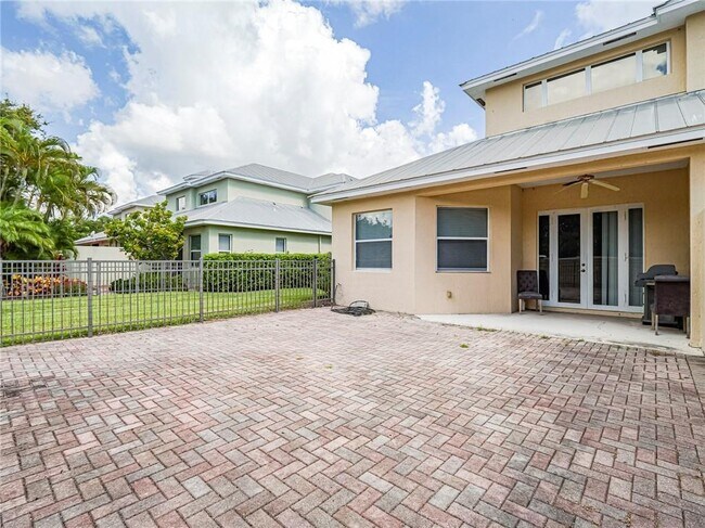 Building Photo - 1825 Bridgepointe Cir