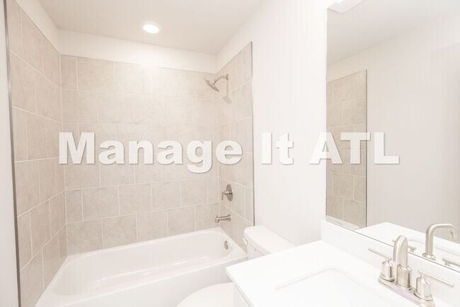 Building Photo - Brand new townhome in Chamblee
