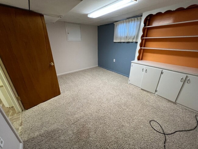 Building Photo - 429 E Pine St