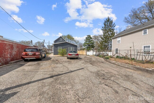 Building Photo - 816 King Georges Rd