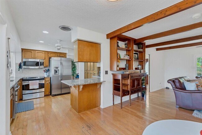 Building Photo - 2490 Lauder Dr