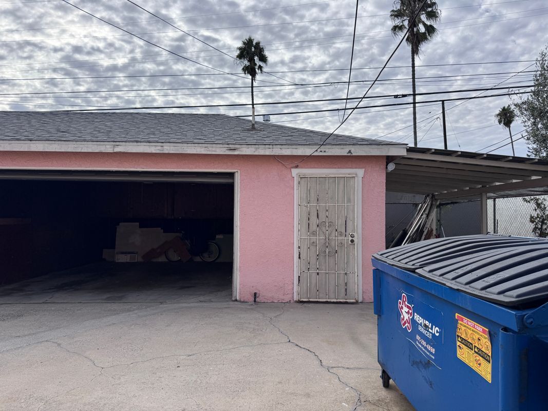 Building Photo - 8211 Crenshaw Dr