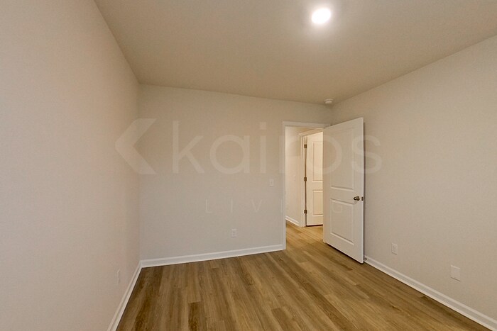 Building Photo - 118 Inez Ave