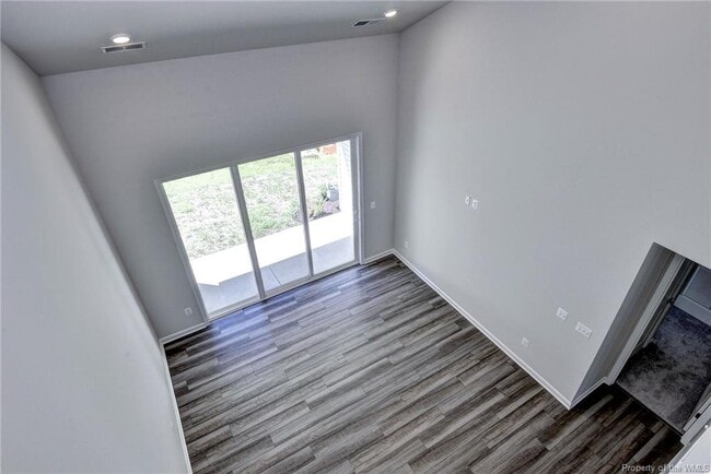 Building Photo - 4090 Isaac Cir