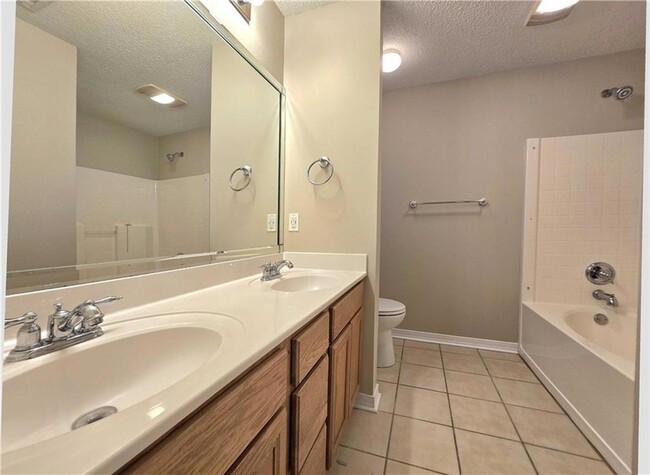 Building Photo - 1045 Claire Dr