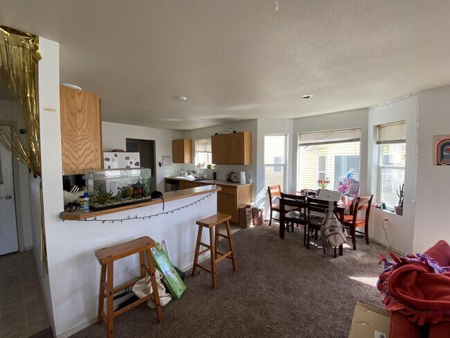 Building Photo - 857 N Garfield St