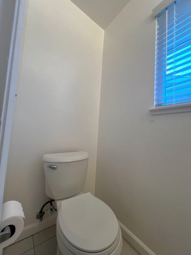 Building Photo - Spacious 4-bedroom, 2.5-bath Home Fountain Valley