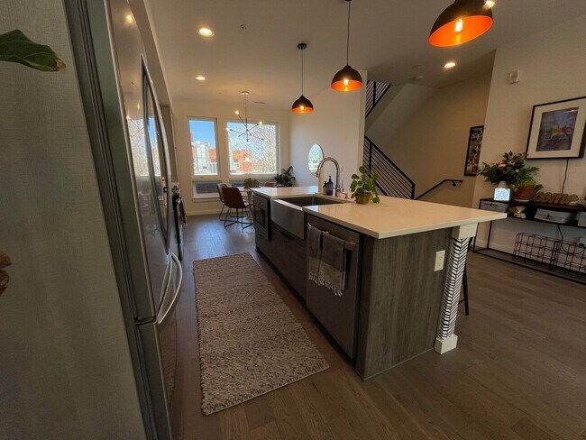 Building Photo - Modern 2BR + Office Townhome with Rooftop Deck in Prime Sunnyside/Highlands Location