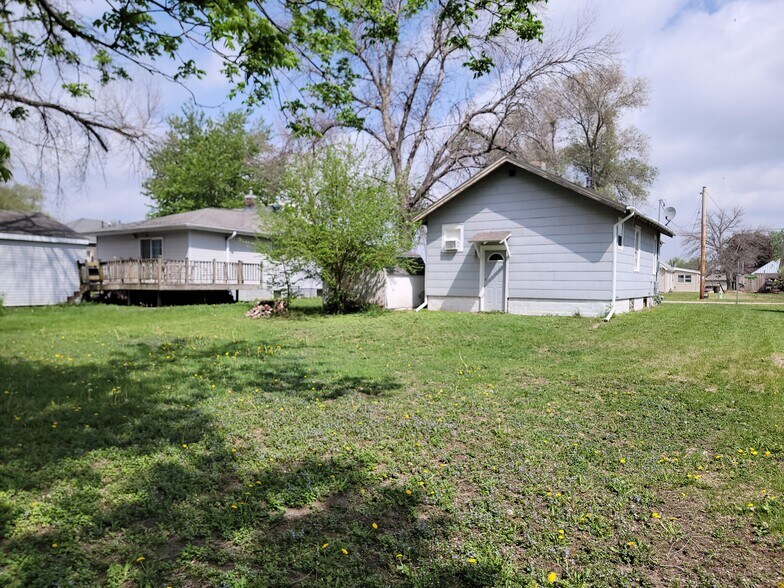 Big Bag Yard (Lot of 6621 sqft) - 25 22nd St SE