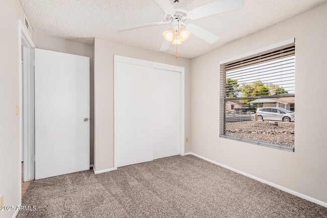 Building Photo - 5505 W Sunnyslope Ln