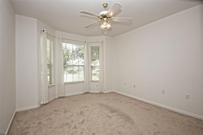 Building Photo - 112 Bluebell Dr