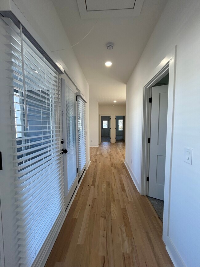 Building Photo - 73 Whitefoord Ave SE