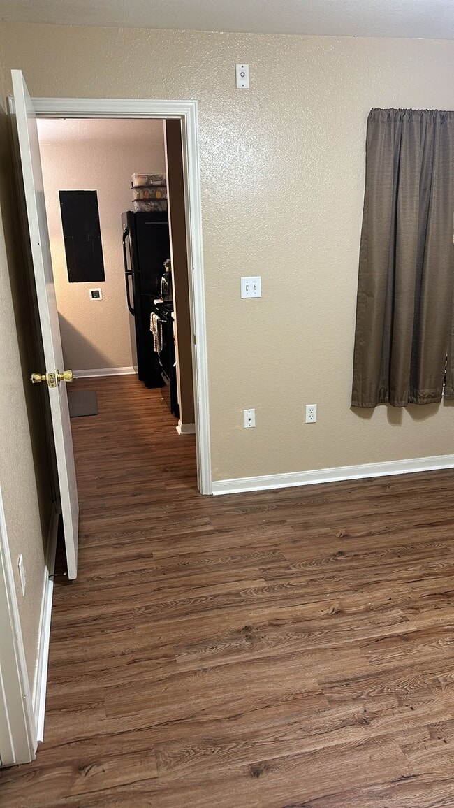 Building Photo - 529 Southwest Pkwy