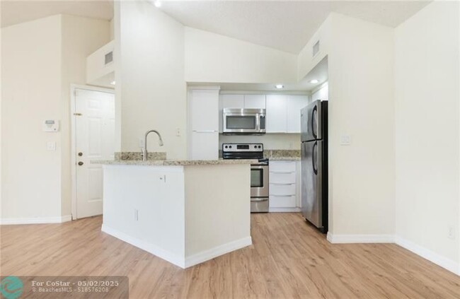 Building Photo - 417 Vista Isles Dr