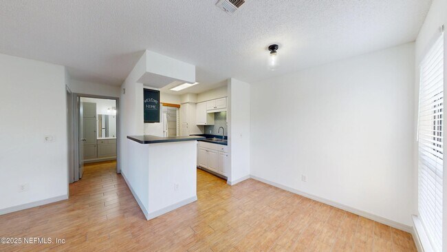 Building Photo - 10200 Belle Rive Blvd