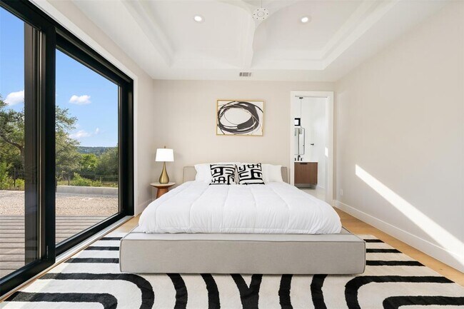 Building Photo - 13701 Montview Dr