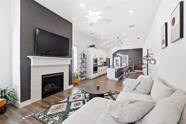 Building Photo - 2320 Stella Ln