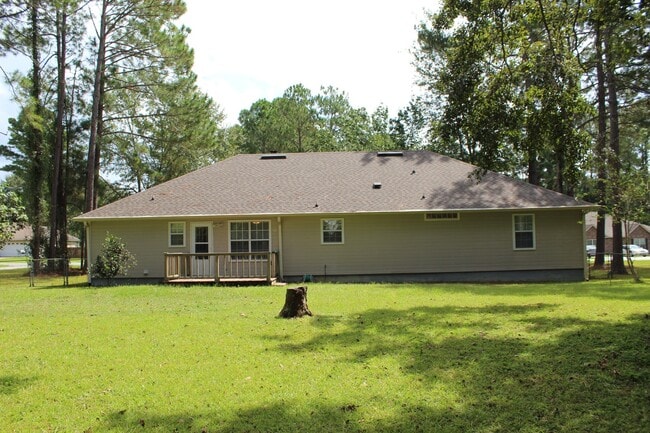 Building Photo - Exquisite 3BR/2BA Home Minutes from Moody AFB with Luxurious Features!