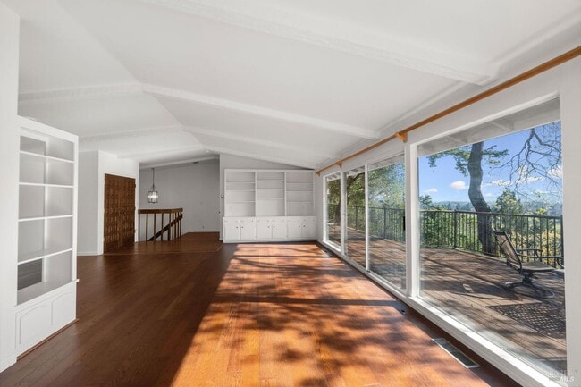 Building Photo - 121 Knoll Pl