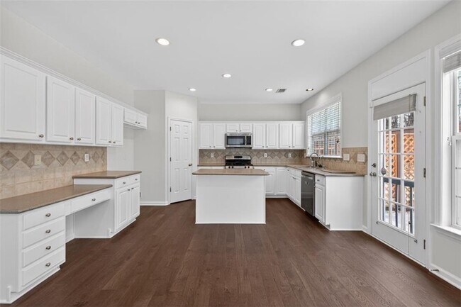 Building Photo - 5008 Bethpage Dr NE