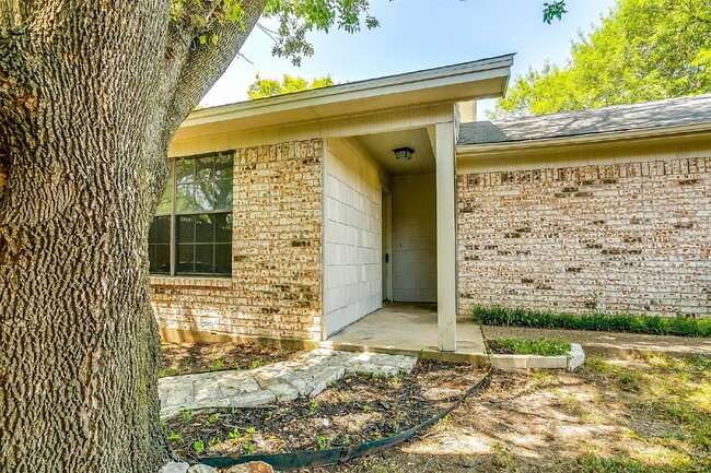 Primary Photo - Modern 3 Bed, 2 Bath Multiplex - A Must-See!