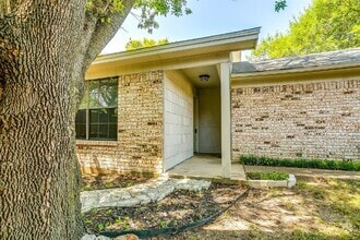 Building Photo - Modern 3 Bed, 2 Bath Multiplex - A Must-See!