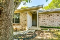 Building Photo - Modern 3 Bed, 2 Bath Multiplex - A Must-See!