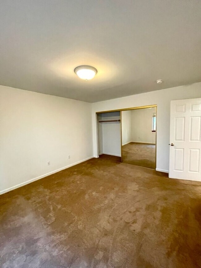 Building Photo - Fawn Run Duplex - 00000-FAWN-00