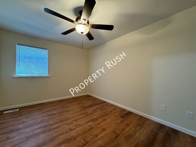 Building Photo - 1511 Rustic Dr