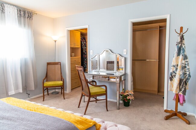 Building Photo - 960 Larrabee St